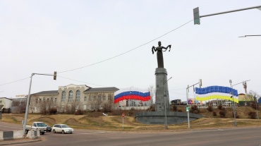 Улан-Удэ украшают ко Дню Победы