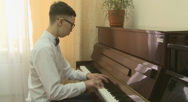 В Улан-Удэ учат играть на фортепиано с помощью диктофона
