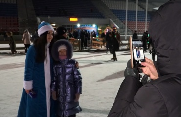 Новогодняя сказка на льду. В Улан-Удэ открыли самый большой каток Бурятии