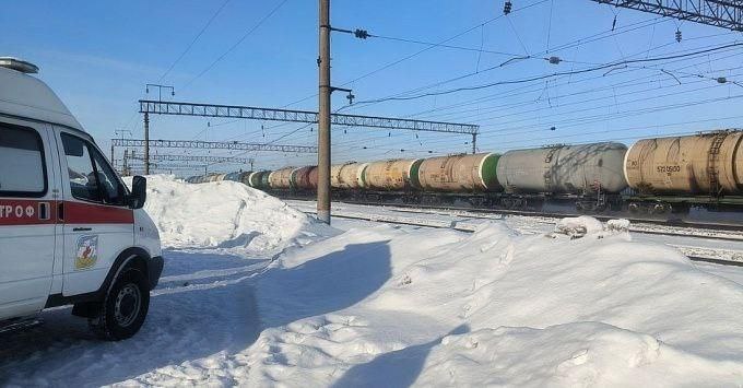В Улан-Удэ два человека попали под поезд. Один погиб В Улан-Удэ два человека попали под поезд. Один погиб