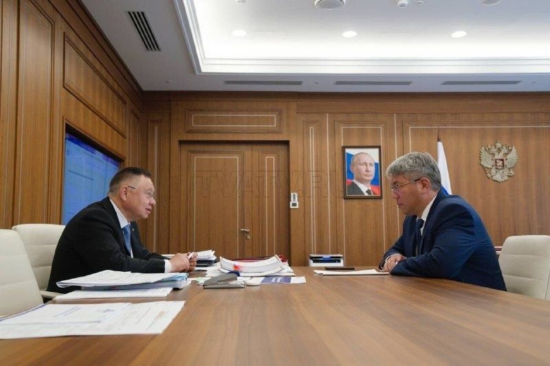 Глава Бурятии обсудил с министром строительства РФ вопросы по жилью для сирот и аварийному фонду Глава Бурятии обсудил с министром строительства РФ вопросы по жилью для сирот и аварийному фонду