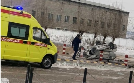В Улан-Удэ водитель перевернувшейся иномарки умер в больнице
