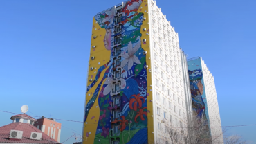30-метровая картина. В Улан-Удэ презентовали мурал на гостинице «Бурятия»
