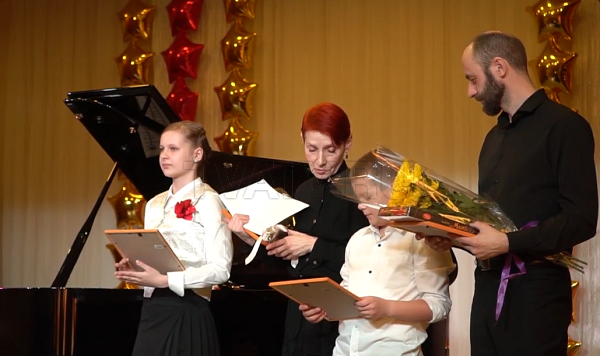 «Они будут звездами»: в Улан-Удэ наградили юных музыкантов