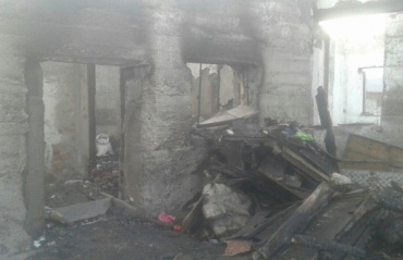 Жители Бурятии активно помогают отцу-одиночке, чей дом сгорел