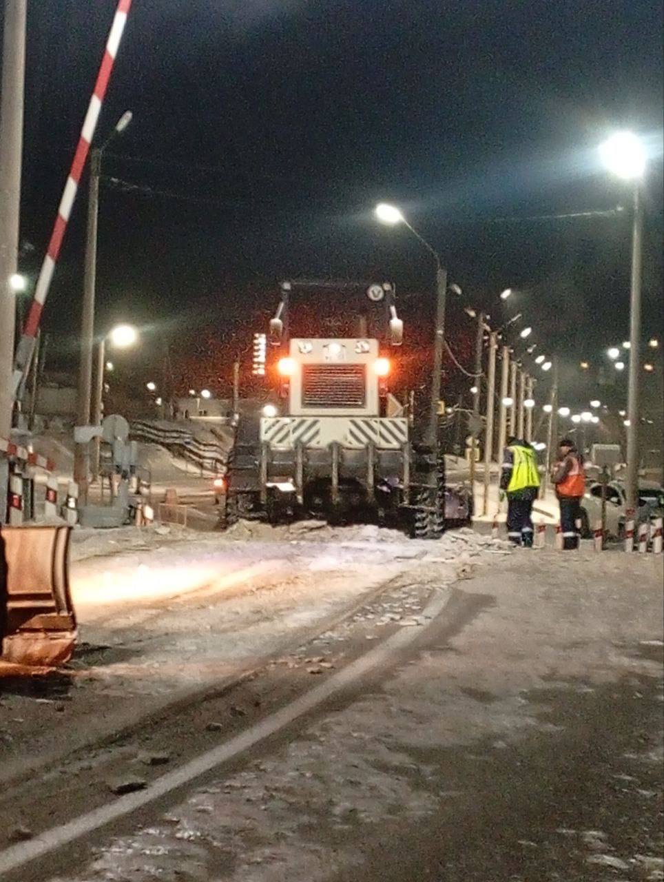 В Улан-Удэ очистили от «шишек» железнодорожный переезд в мкрн Горького В Улан-Удэ очистили от «шишек» железнодорожный переезд в мкрн Горького