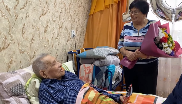 Последний герой. В Улан-Удэ поздравили ветерана со 100-летним юбилеем