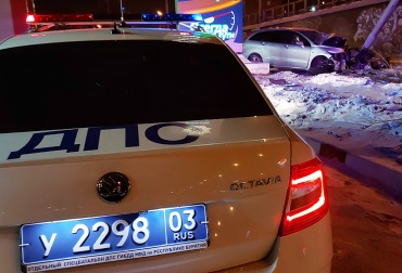 В Улан-Удэ нетрезвый водитель "Хонды" врезался в электроопору