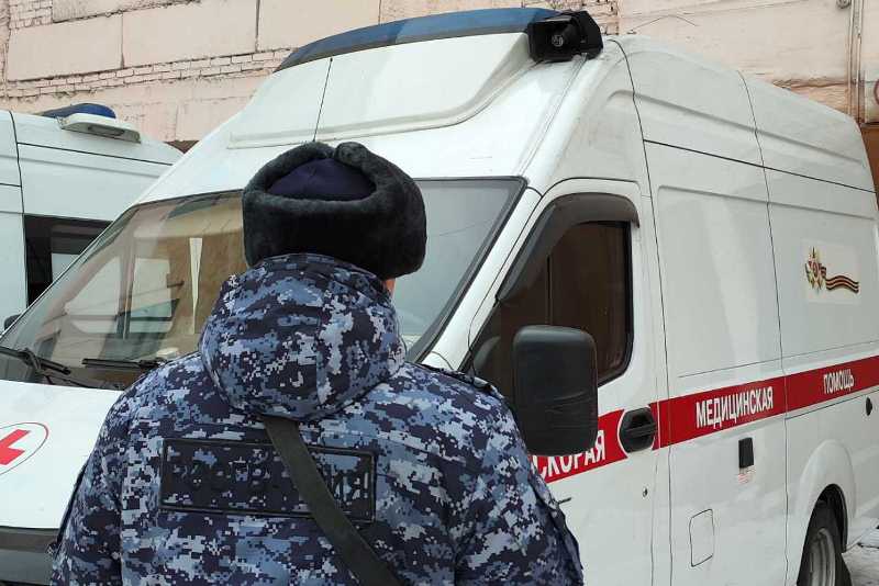 В Улан-Удэ нетрезвому мужчине не понравились медики дома у мамы В Улан-Удэ нетрезвому мужчине не понравились медики дома у мамы