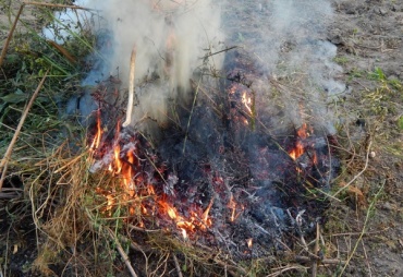 В Бурятии, несмотря на запрет, продолжают жечь сухую траву и мусор