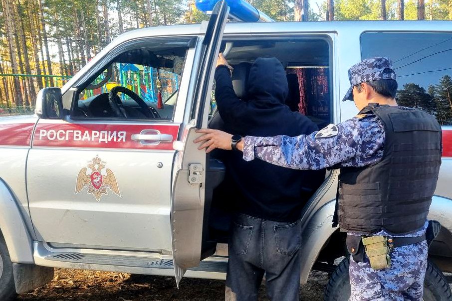 В Бурятии подросток заигрался после школы. Росгвардейцы вернули его домой В Бурятии подросток заигрался после школы. Росгвардейцы вернули его домой