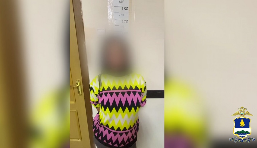 Уланудэнка спала, а ее подруга воровала Уланудэнка спала, а ее подруга воровала
