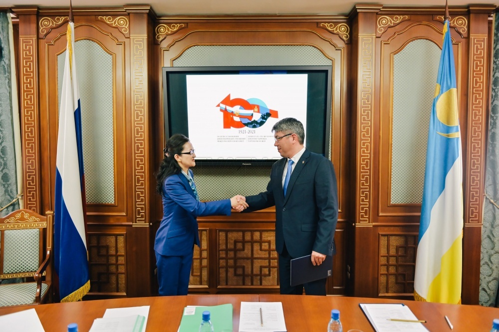 Глава Бурятии встретился с новым Генеральным консулом Монголии в Улан-Удэ