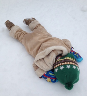 Жительница Бурятии бросила полуторагодовалую девочку в снег и ушла
