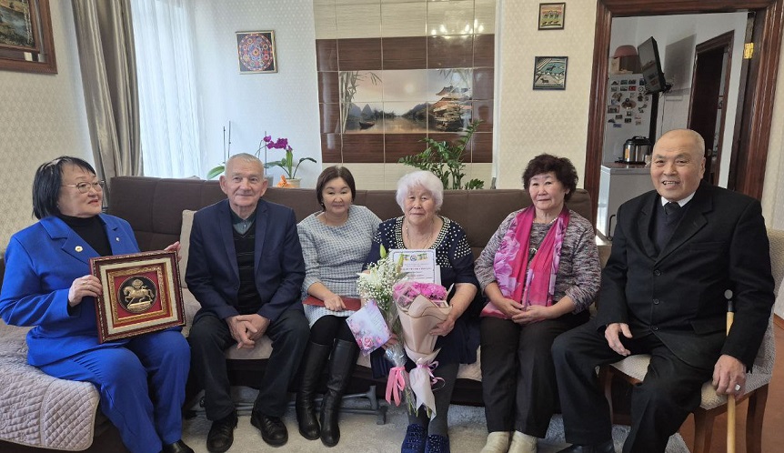 В Бурятии отметила 90-летие учитель «с большой буквы» В Бурятии отметила 90-летие учитель «с большой буквы»