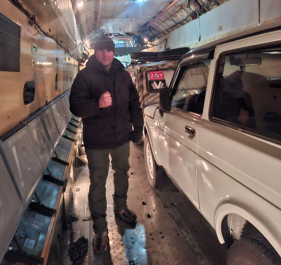 Из Бурятии в помощь бойцам СВО самолетом отправлено два автомобиля Из Бурятии в помощь бойцам СВО самолетом отправлено два автомобиля