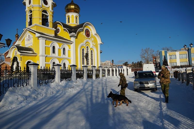 Росгвардейцы обеспечивают безопасность в канун Рождества Христова в Бурятии Росгвардейцы обеспечивают безопасность в канун Рождества Христова в Бурятии