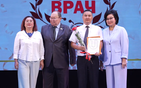 «Родной земли спасатели». В Улан-Удэ наградили медицинских работников