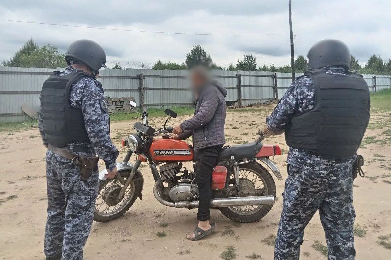 В районе Бурятии пьяный мотоциклист пытался скрыться от росгвардейцев В районе Бурятии пьяный мотоциклист пытался скрыться от росгвардейцев