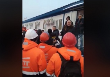 «Живём как свиньи»: строители из Бурятии вышли на стихийный митинг во Владивостоке