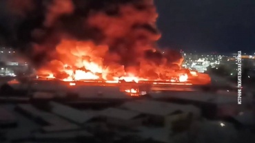 Крупный пожар в ТЦ. Сообщение о возгорании поступило поздно