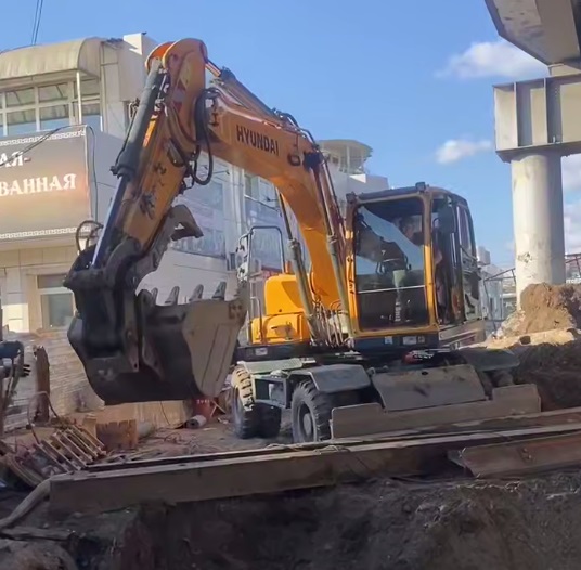 Возле Центрального рынка сменится перекрытая полоса движения Возле Центрального рынка сменится перекрытая полоса движения