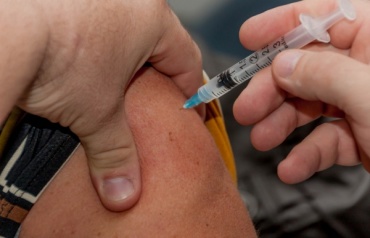 Медиков Бурятии вакцинируют от «ковида»