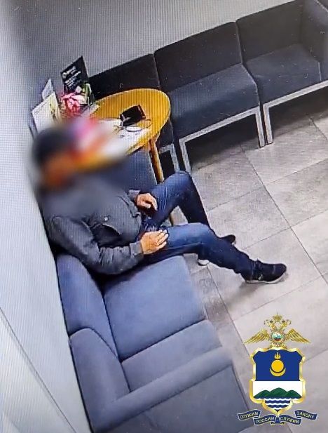Уланудэнец стащил из банка тонометр Уланудэнец стащил из банка тонометр