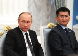 На встрече с кандидатами "Единой России" Владимир Путин оказался рядом с представителем Бурятии Николаем Будевым