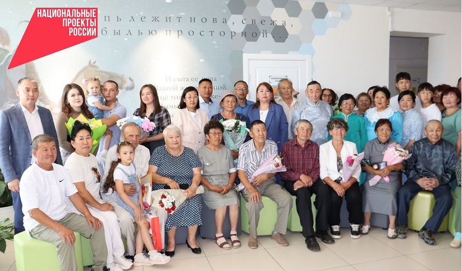В Хоринском районе чествовали семейные пары, которые прожили 50 лет совместной жизни В Хоринском районе чествовали семейные пары, которые прожили 50 лет совместной жизни
