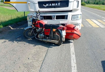 В Бурятии мотоциклист угодил под колеса "КАМАЗа" и погиб