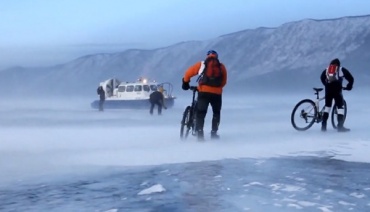 "Ледовый шторм": Гонка по Байкалу (ВИДЕО)