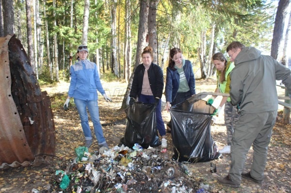 В Бурятии лесной спецназ и дети собрали 300 кг мусора