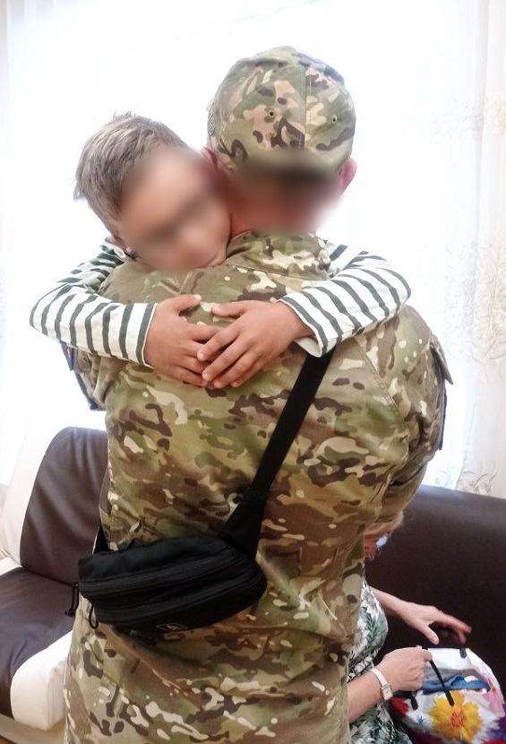 Участник СВО стал семьей для троих детей, изъятых у нерадивой матери Участник СВО стал семьей для троих детей, изъятых у нерадивой матери