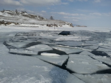На Байкале ушел под лед "Лексус" 