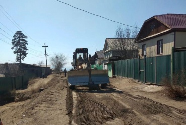 В Улан-Удэ приступили к грейдированию дорог