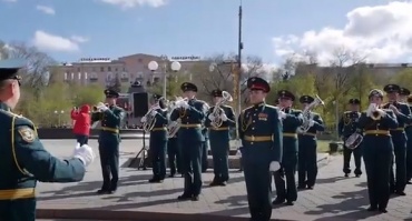 Улан-удэнцы встретили утро под песни Победы