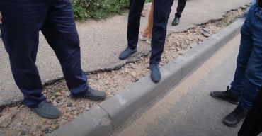 Депутаты горсовета Улан-Удэ проверили ремонт дороги на ул. Конечная