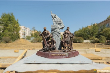Памятник труженикам тыла и детям войны готов к отправке в Улан-Удэ