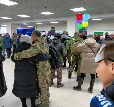 В Улан-Удэ общественница выступила за запрет таксистов в зоне встреч аэропорта 