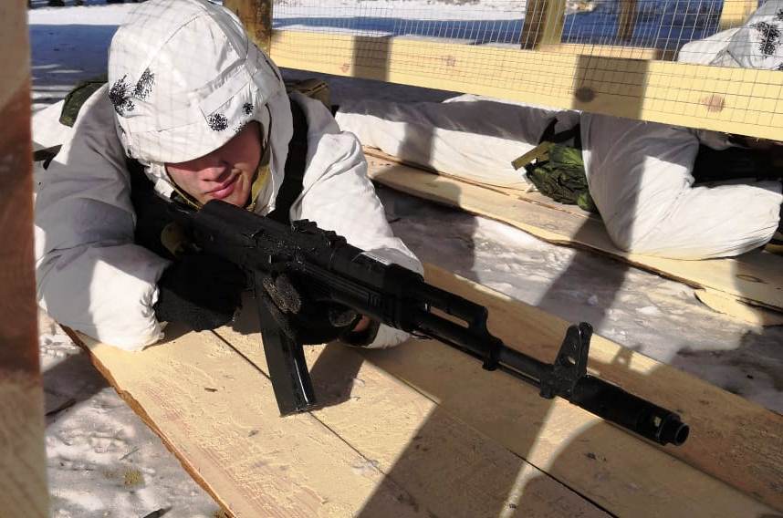 В Бурятии военные совершенствуют навыки по армейской тактической стрельбе В Бурятии военные совершенствуют навыки по армейской тактической стрельбе