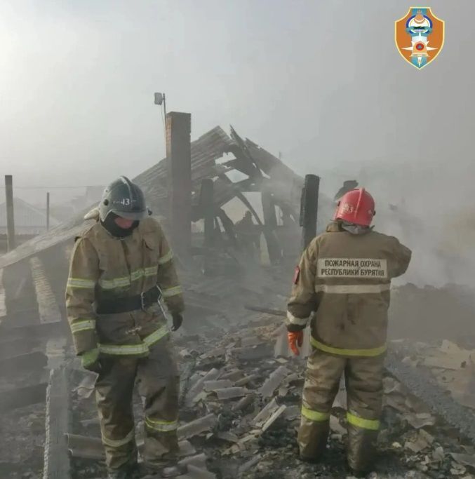 Соседи спасли семью на пожаре в районе Бурятии Соседи спасли семью на пожаре в районе Бурятии