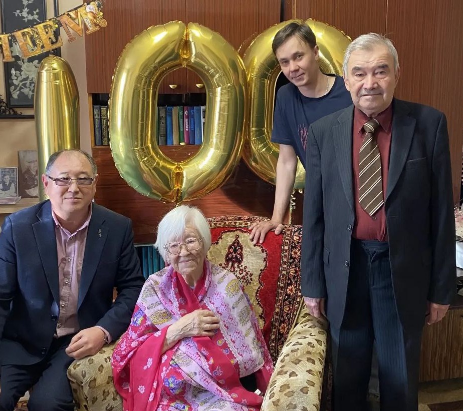 В Улан-Удэ труженица тыла отметила 100-летие В Улан-Удэ труженица тыла отметила 100-летие