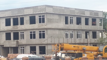 В Улан-Удэ в новом корпусе школы № 25 идет монтаж окон