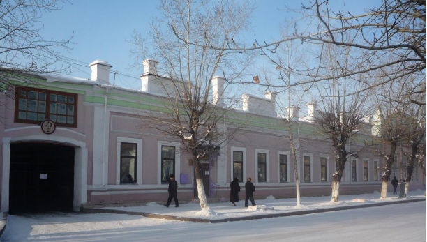 В Улан-Удэ готовятся к реставрации памятника архитектуры «Усадьба Мостовского - торговые лавки» В Улан-Удэ готовятся к реставрации памятника архитектуры «Усадьба Мостовского - торговые лавки»