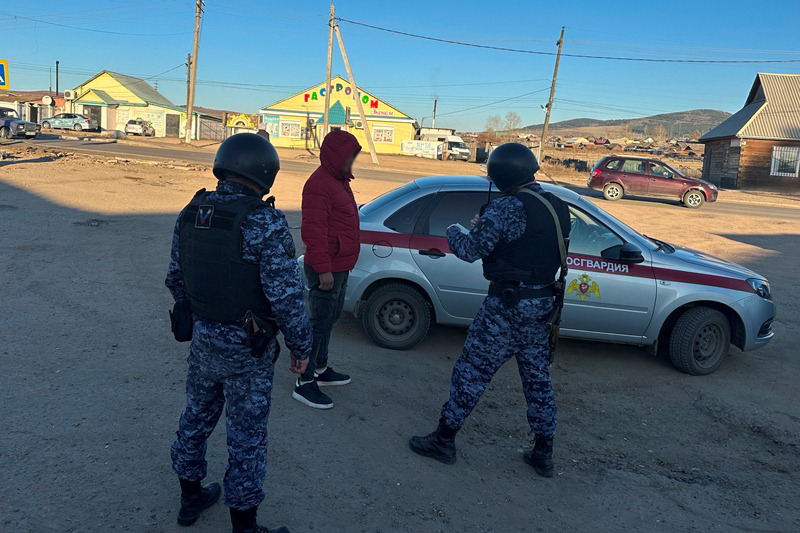 Мужчина «дошептался» при росгвардейцах Бурятии Мужчина «дошептался» при росгвардейцах Бурятии