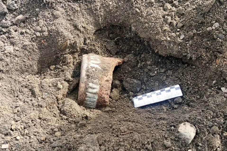 В Улан-Удэ на тропинке между домами нашли снаряд В Улан-Удэ на тропинке между домами нашли снаряд