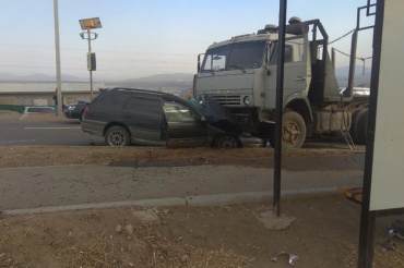 В Улан-Удэ водитель КАМАЗа без прав устроил ДТП