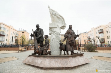 На площади Славы в Улан-Удэ установили памятник труженикам тыла и детям войны