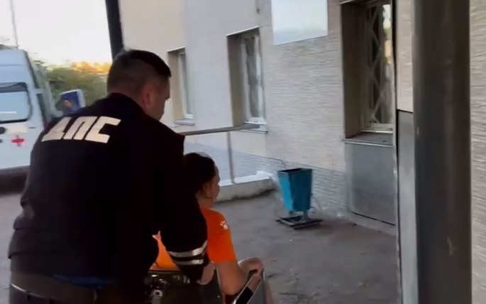 В Улан-Удэ полицейский доставил травмированную женщину в больницу В Улан-Удэ полицейский доставил травмированную женщину в больницу